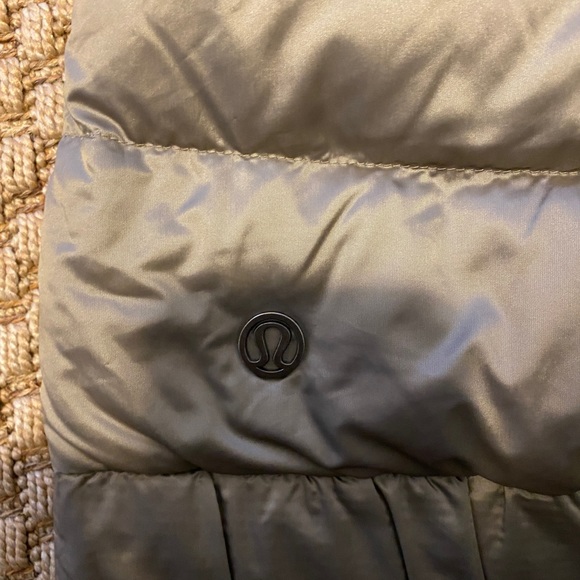 SOLD Lululemon Reversible Vest - Picture 8 of 12